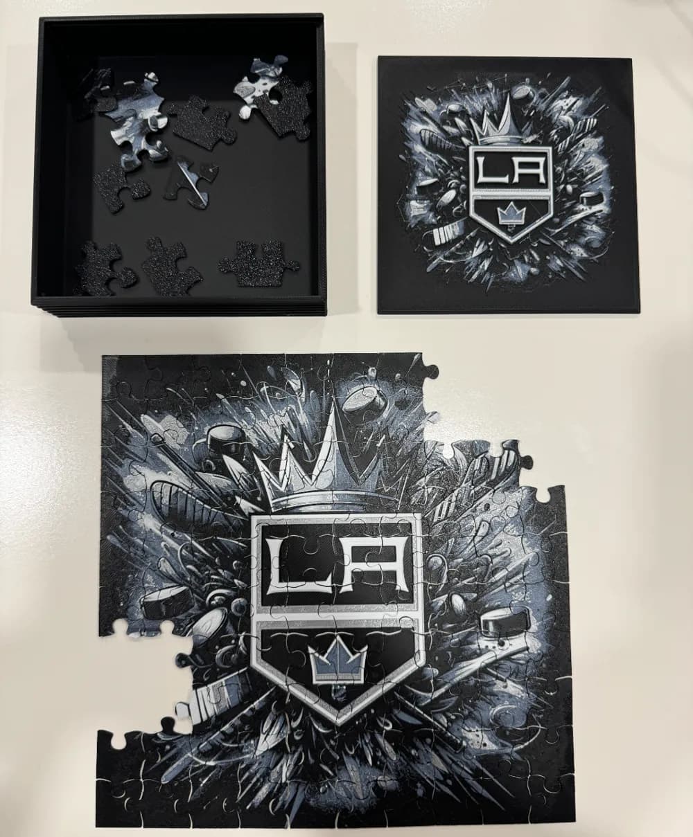 HueForge model: Los Angeles Kings - NHL PUZZLE by Canadian Gamer