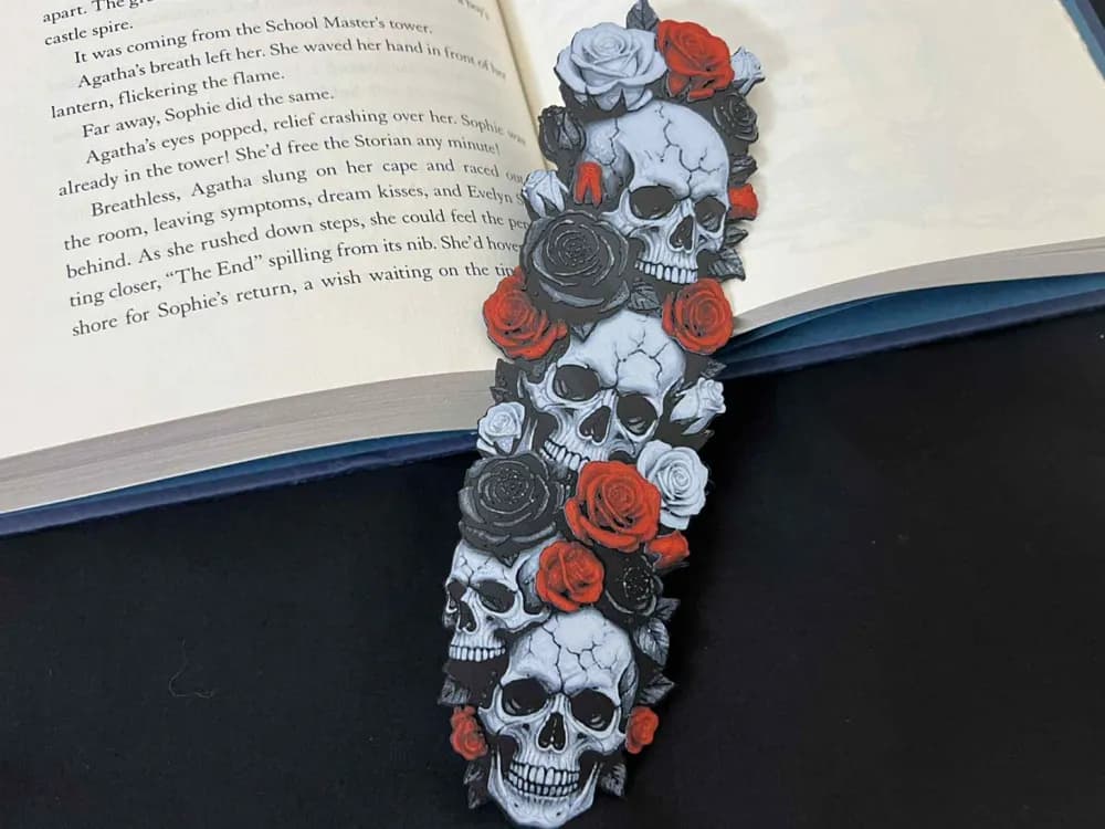 Skulls x Three Rose Bookmark by 3djd HueForge model: Skulls x Three Rose Bookmark by 3djd