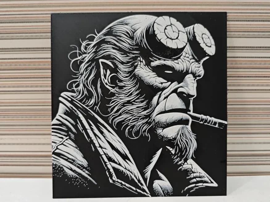 Hueforge Hellboy portrait by Litolunar HueForge model: Hueforge Hellboy portrait by Litolunar