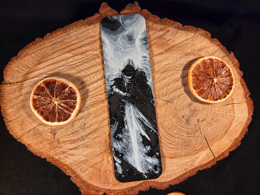 Stormborn Sentinel bookmark by EternalDesigns3D HueForge model: Stormborn Sentinel bookmark by EternalDesigns3D
