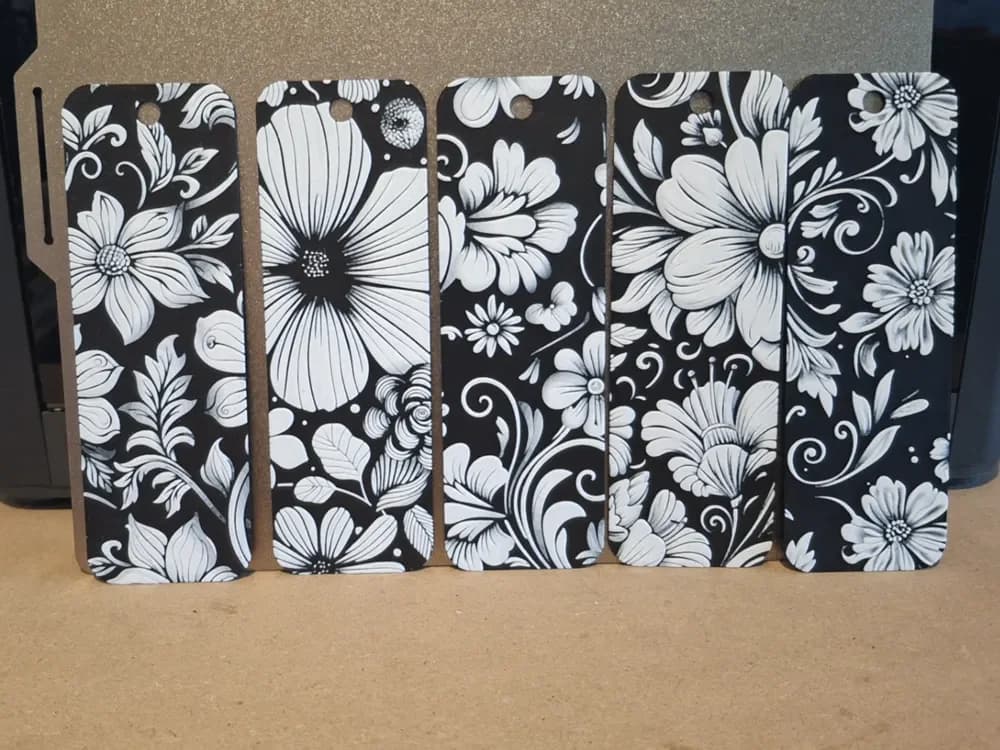Set of 5 flower bookmarks by 3dGlow HueForge model: Set of 5 flower bookmarks by 3dGlow