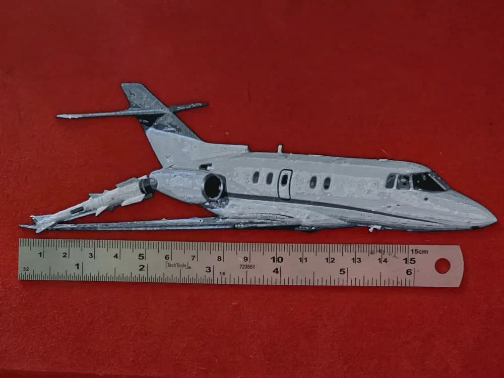 "The Hawker 800 That Landed with 1 Engine" by AirMechDesigns HueForge model: "The Hawker 800 That Landed with 1 Engine" by AirMechDesigns