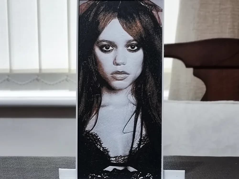 HueForge model: Jenna Ortega (Improved) - Hueforge 3 Color by BoDad