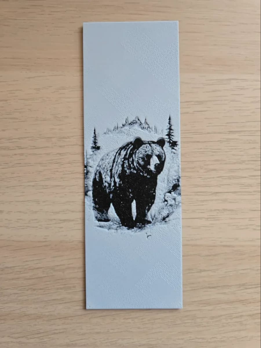 Solitary Bear Bookmark by Atrus Design HueForge model: Solitary Bear Bookmark by Atrus Design