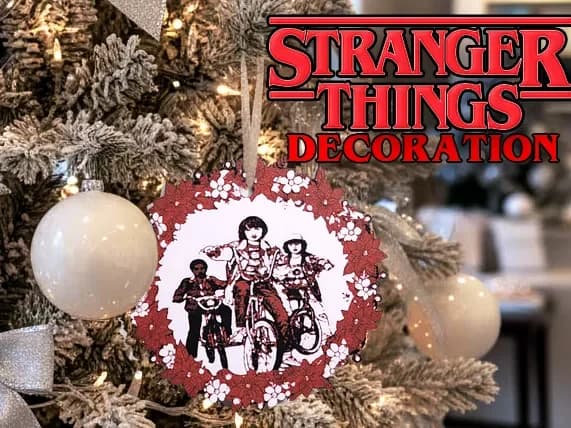 Mike, Lucas e Dustin Stranger things Christmastree