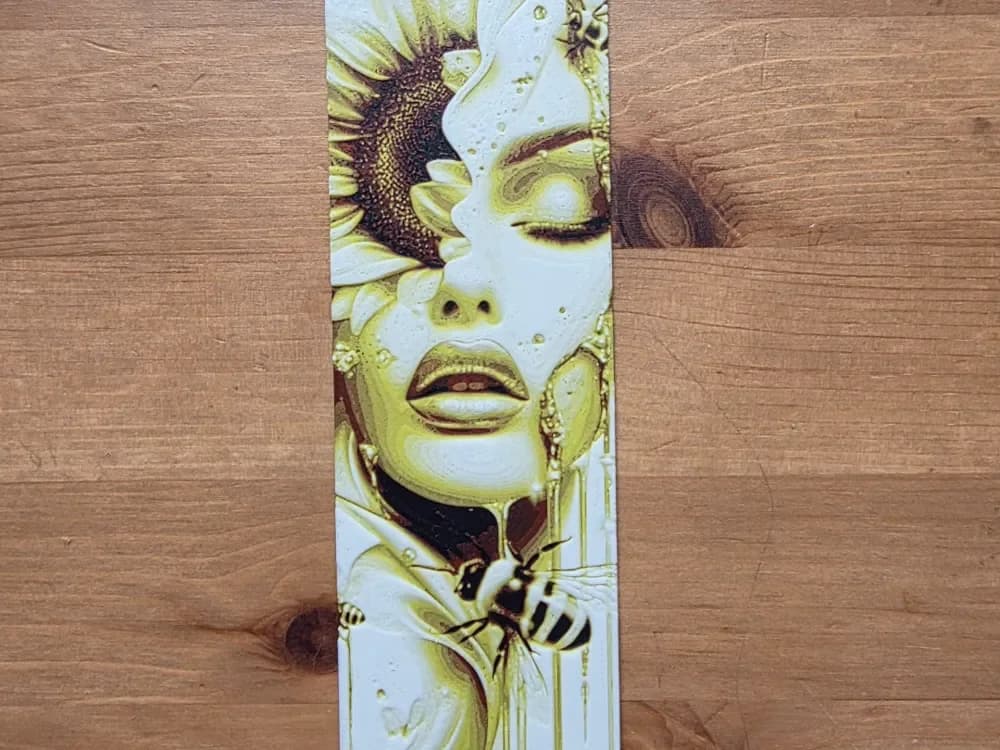 Bee And Sunflower Bookmark by Morganja HueForge model: Bee And Sunflower Bookmark by Morganja