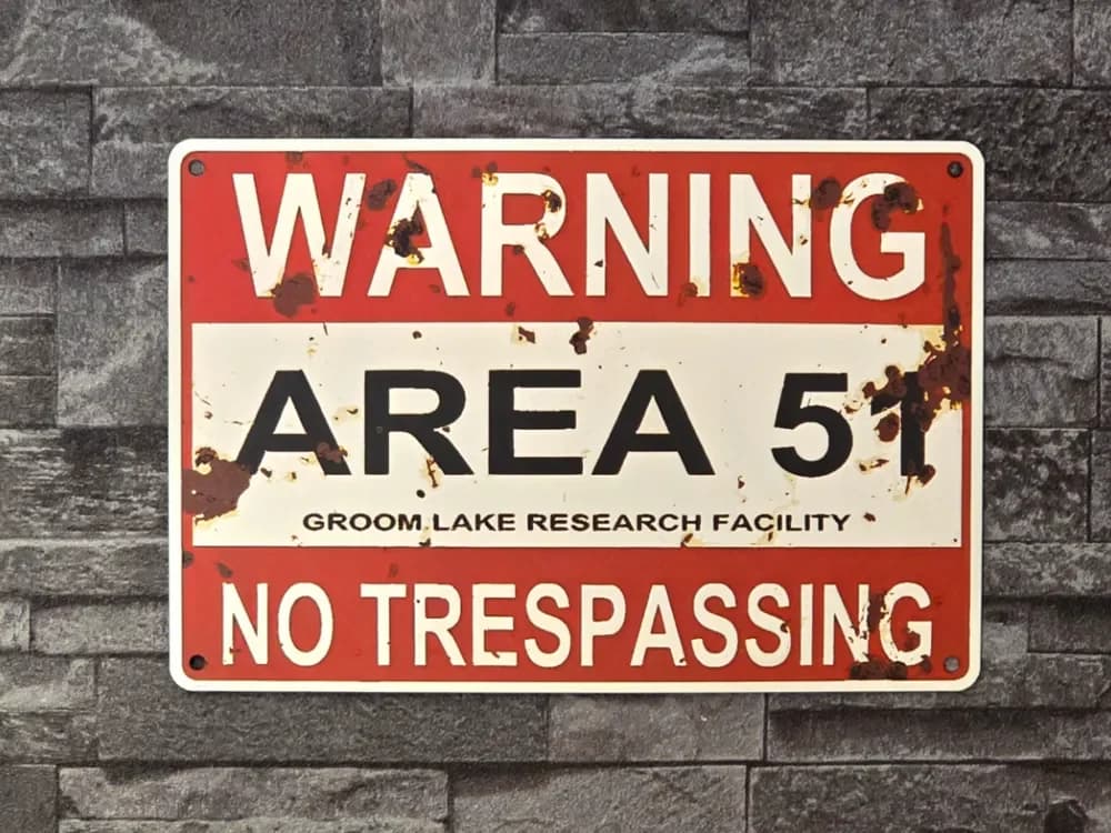 Hueforge Vintage Warning AREA51 4 colors by StefBull85 HueForge model: Hueforge Vintage Warning AREA51 4 colors by StefBull85