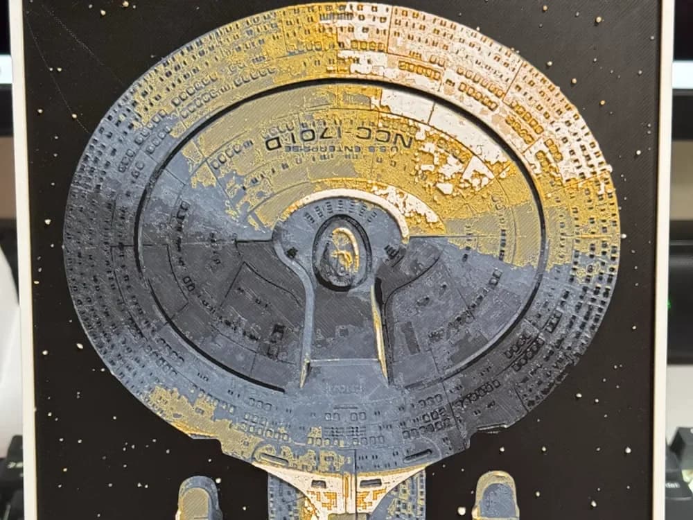 Star Trek - USS Enterprise (NCC-1701-D) - Hueforge by Strata Prints HueForge model: Star Trek - USS Enterprise (NCC-1701-D) - Hueforge by Strata Prints