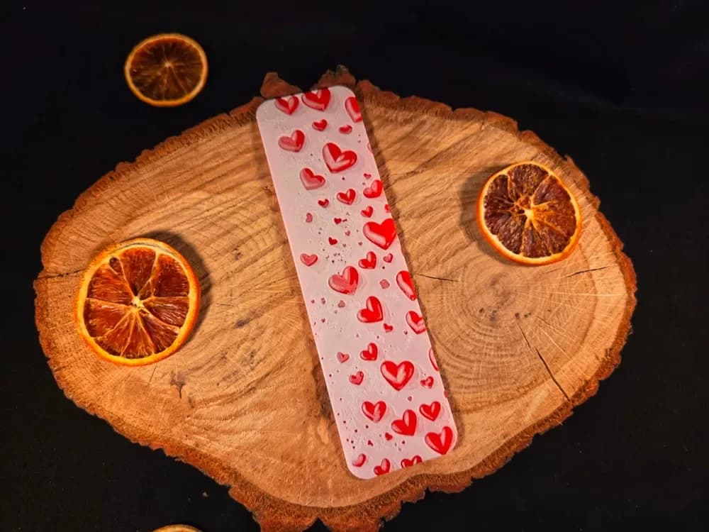 Valentine’s Hearts 2 bookmark by EternalDesigns3D HueForge model: Valentine’s Hearts 2 bookmark by EternalDesigns3D