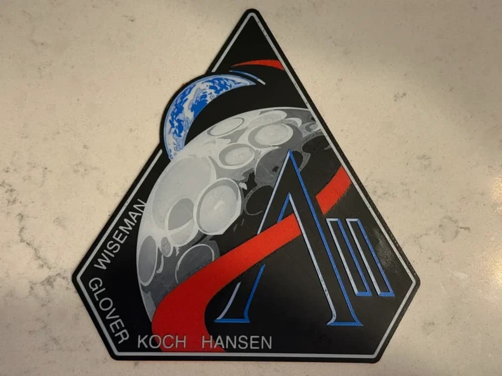Hueforge – Artemis II Patch (4 Colors) by DadMakesStuff HueForge model: Hueforge – Artemis II Patch (4 Colors) by DadMakesStuff