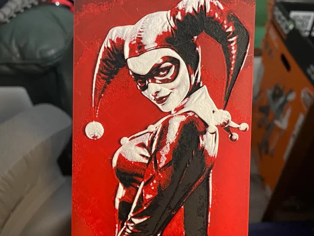 Harley Quinn Jester Hueforge by Advancedtechworldwide HueForge model: Harley Quinn Jester Hueforge by Advancedtechworldwide