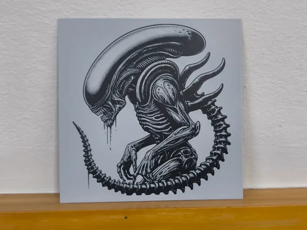 Hueforge alien Hueforge alien