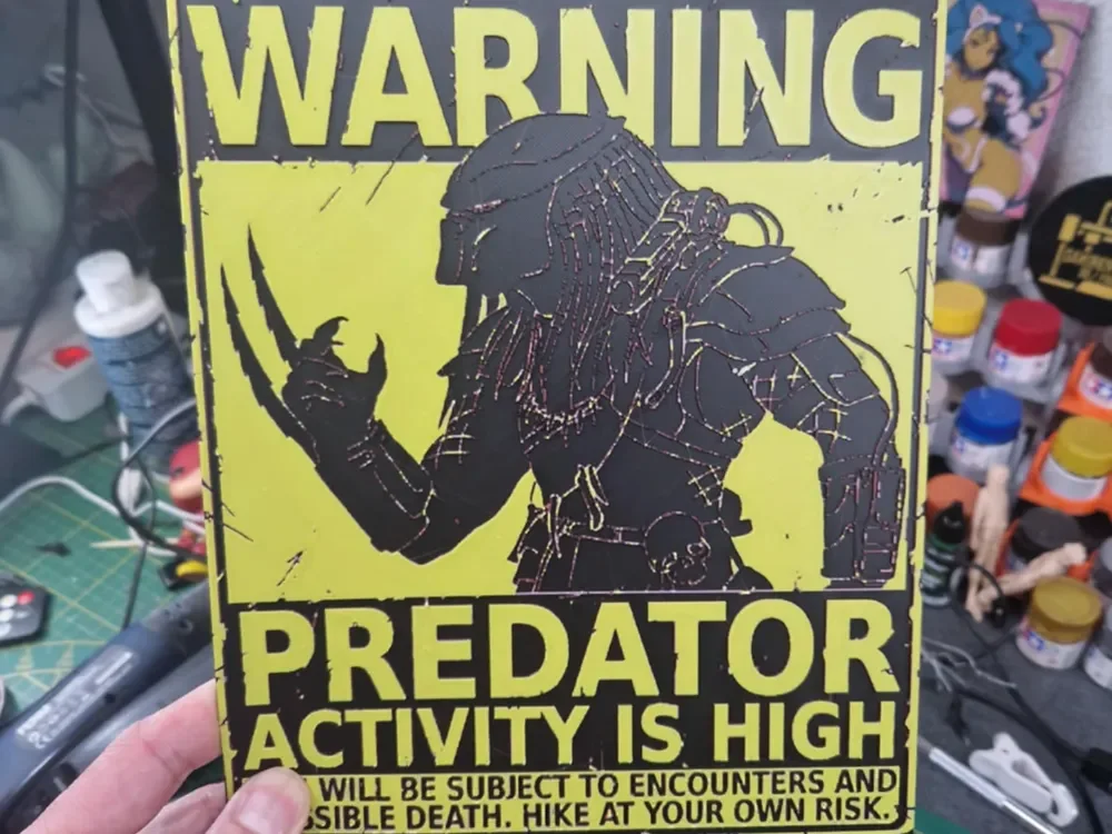 Predator Hueforge - Warning Predator by Dakiren HueForge model: Predator Hueforge - Warning Predator by Dakiren