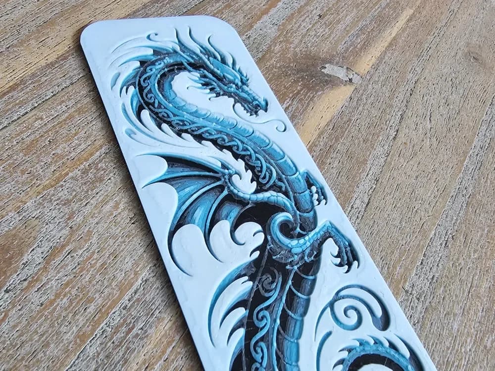 "Bookmark" Colorful Dragon (SeaBlue) by BLUSH Designs HueForge model: "Bookmark" Colorful Dragon (SeaBlue) by BLUSH Designs