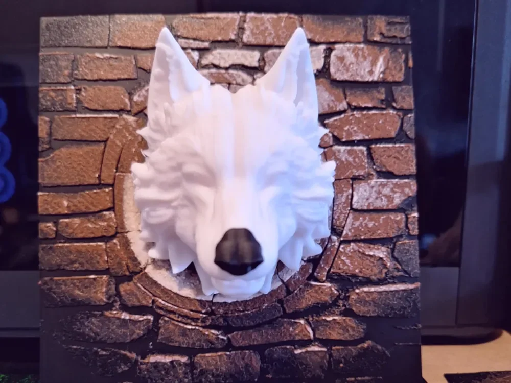 Wolf through the wall by 3dGlow HueForge model: Wolf through the wall by 3dGlow