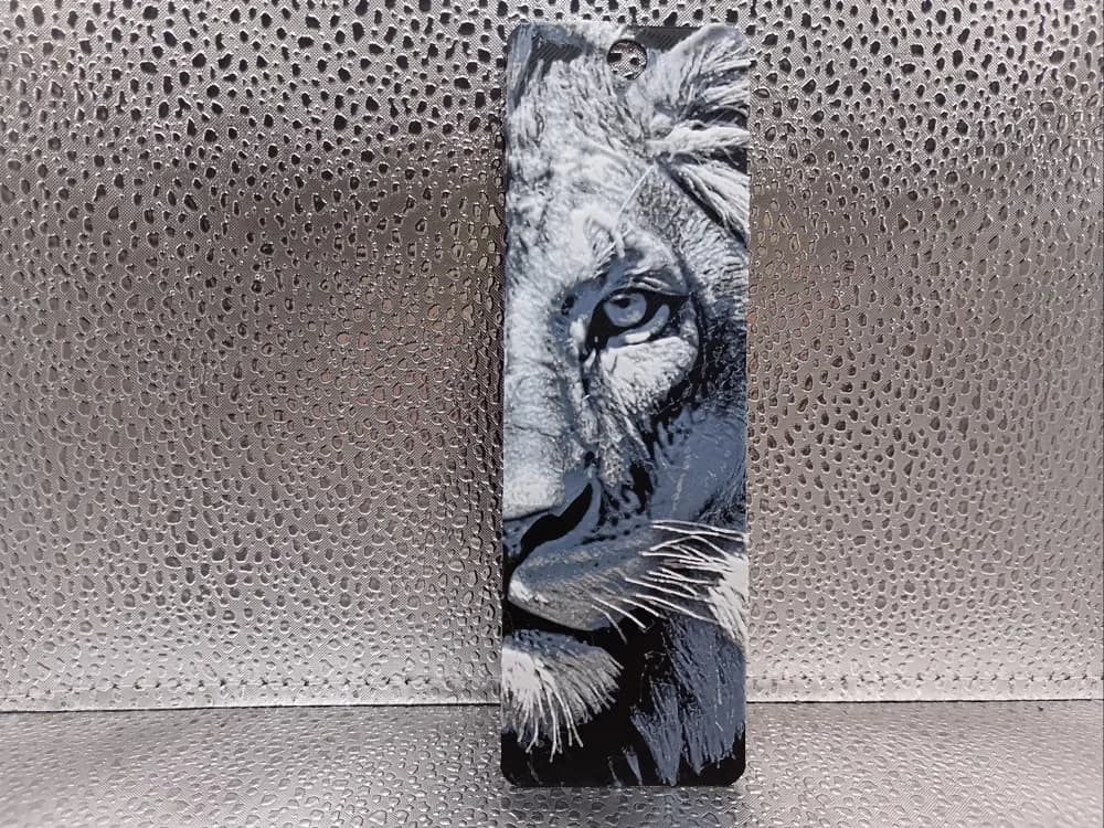 Lion Bookmark – Hueforge by Borishotch Industries HueForge model: Lion Bookmark – Hueforge by Borishotch Industries