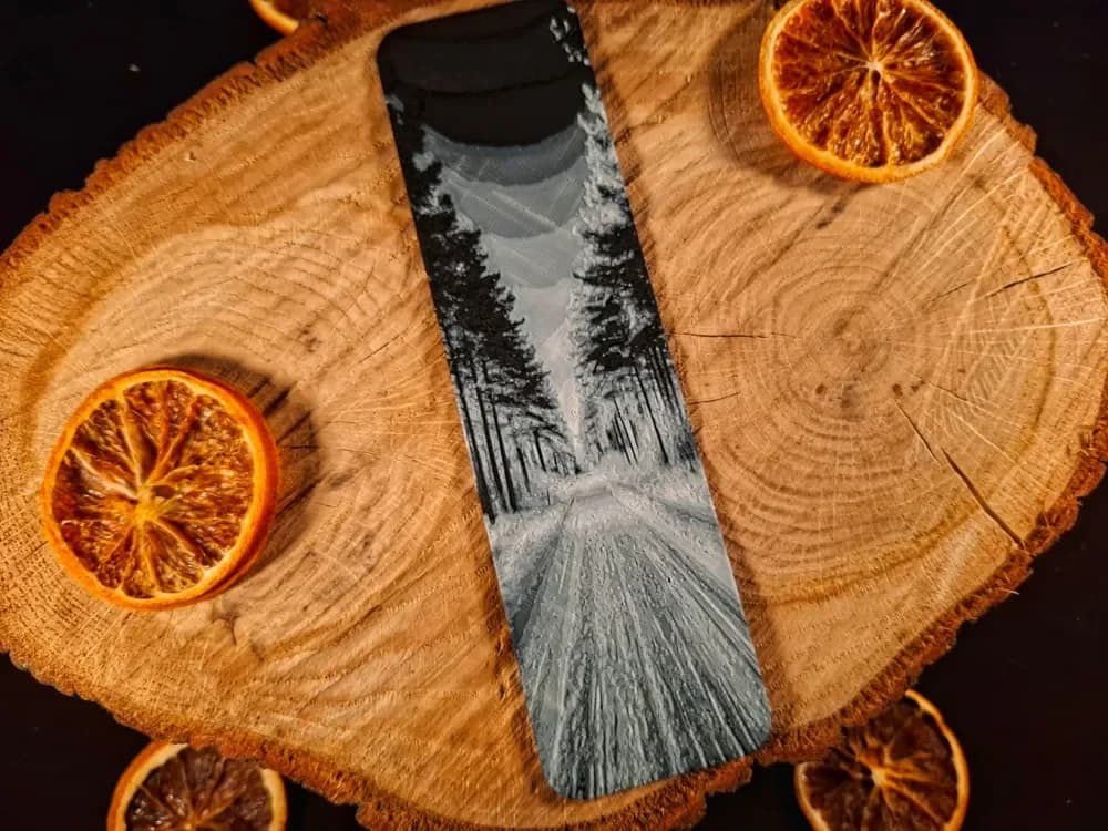 Snowy road bookmark by EternalDesigns3D HueForge model: Snowy road bookmark by EternalDesigns3D