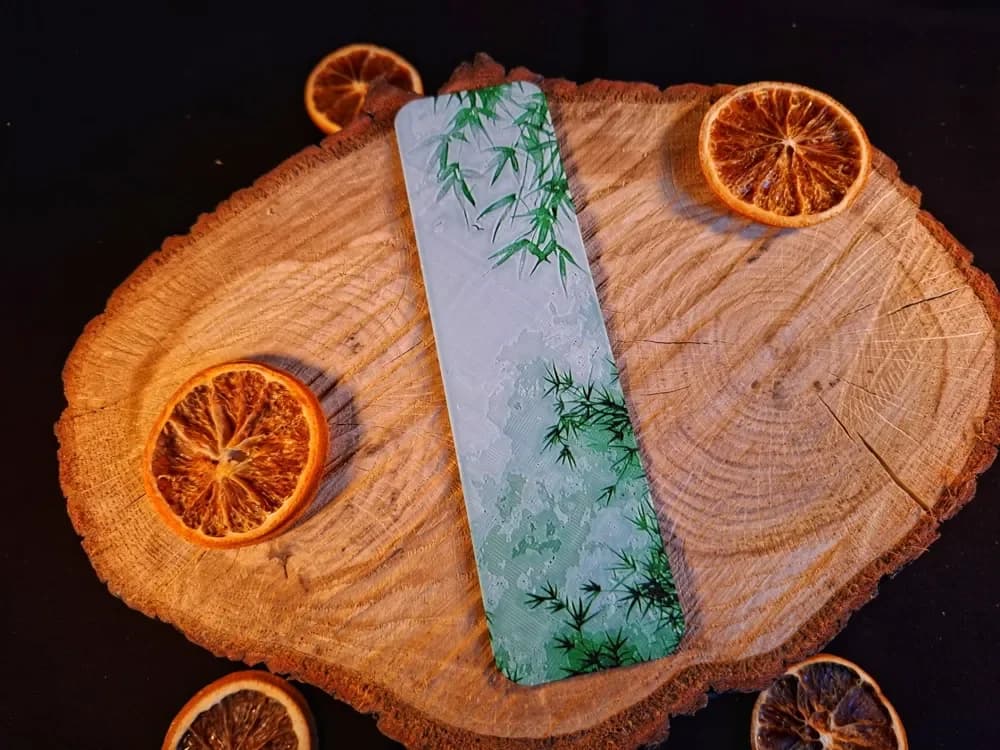 Green Leafs bookmark by EternalDesigns3D HueForge model: Green Leafs bookmark by EternalDesigns3D