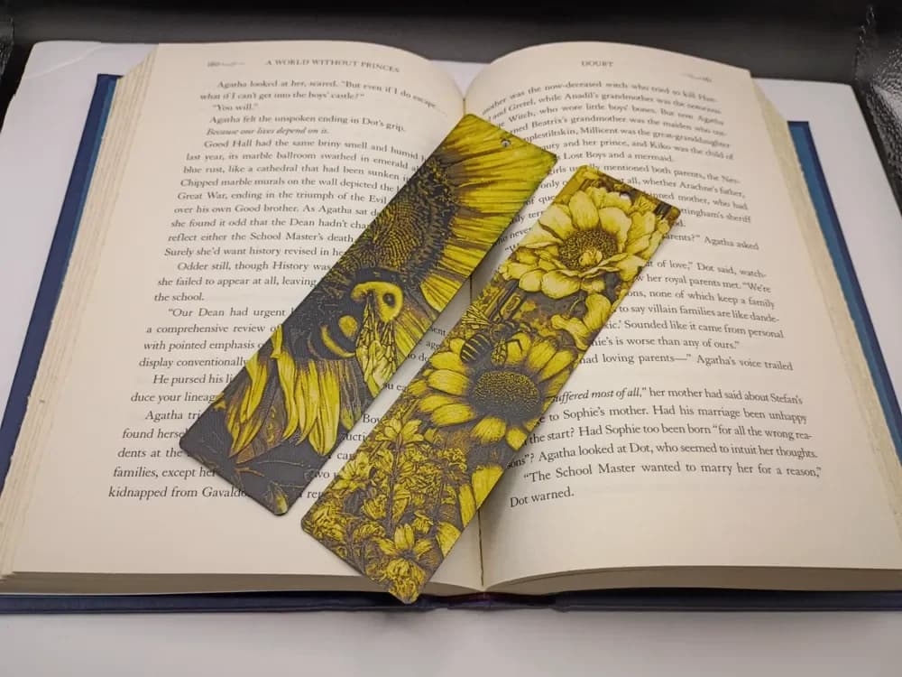 HueForge model: We Bee Pollinating Bookmark Set by 3djd