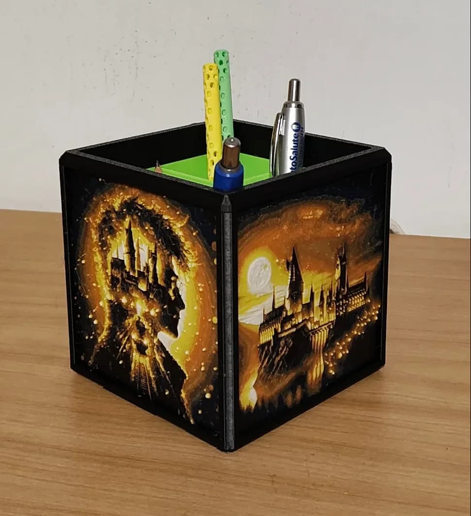 Harry Potter 100x100 for universal Pencil box by enricoRE HueForge model: Harry Potter 100x100 for universal Pencil box by enricoRE
