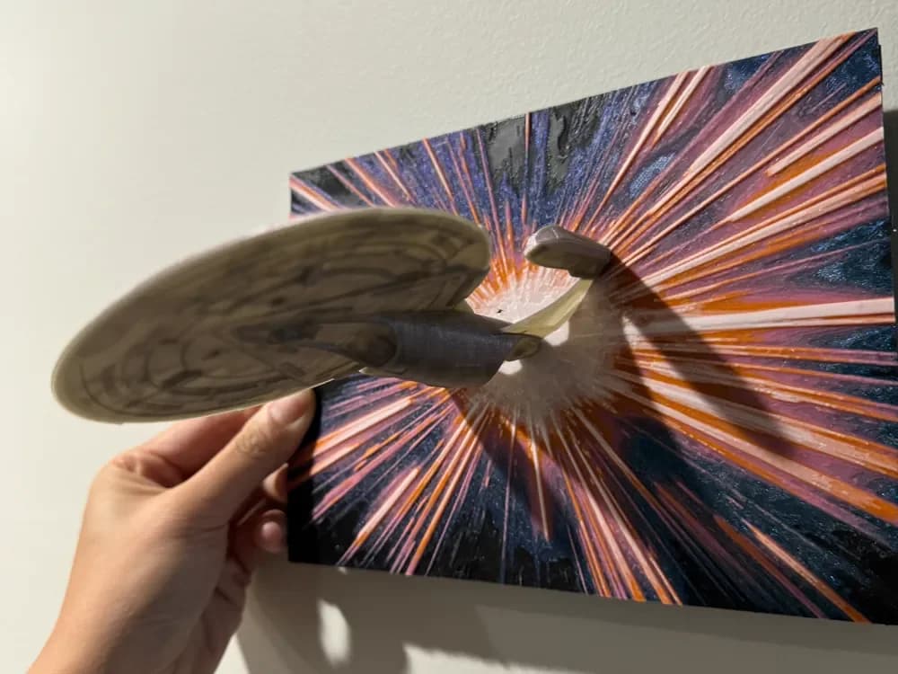 Enterprise in Space - Hueforge Hybrid by cyanidesugar HueForge model: Enterprise in Space - Hueforge Hybrid by cyanidesugar